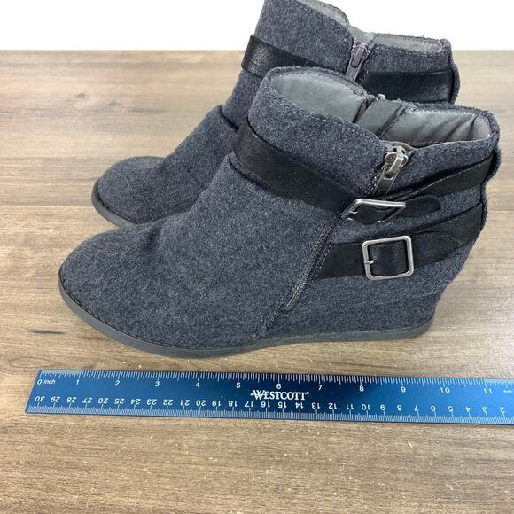 So Womens Ankle Boots Wedge Size 9 M Gray Suede Heels Buckle Zip Bootie - Picture 5 of 10